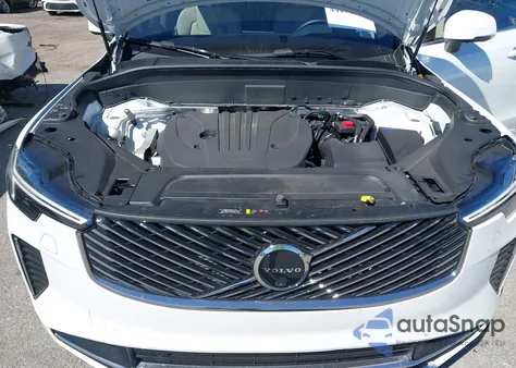 2025 Volvo Xc90 B5 Plus 7-Seater z USA, uszkodzony, nr VIN YV4M12PB4S1375482